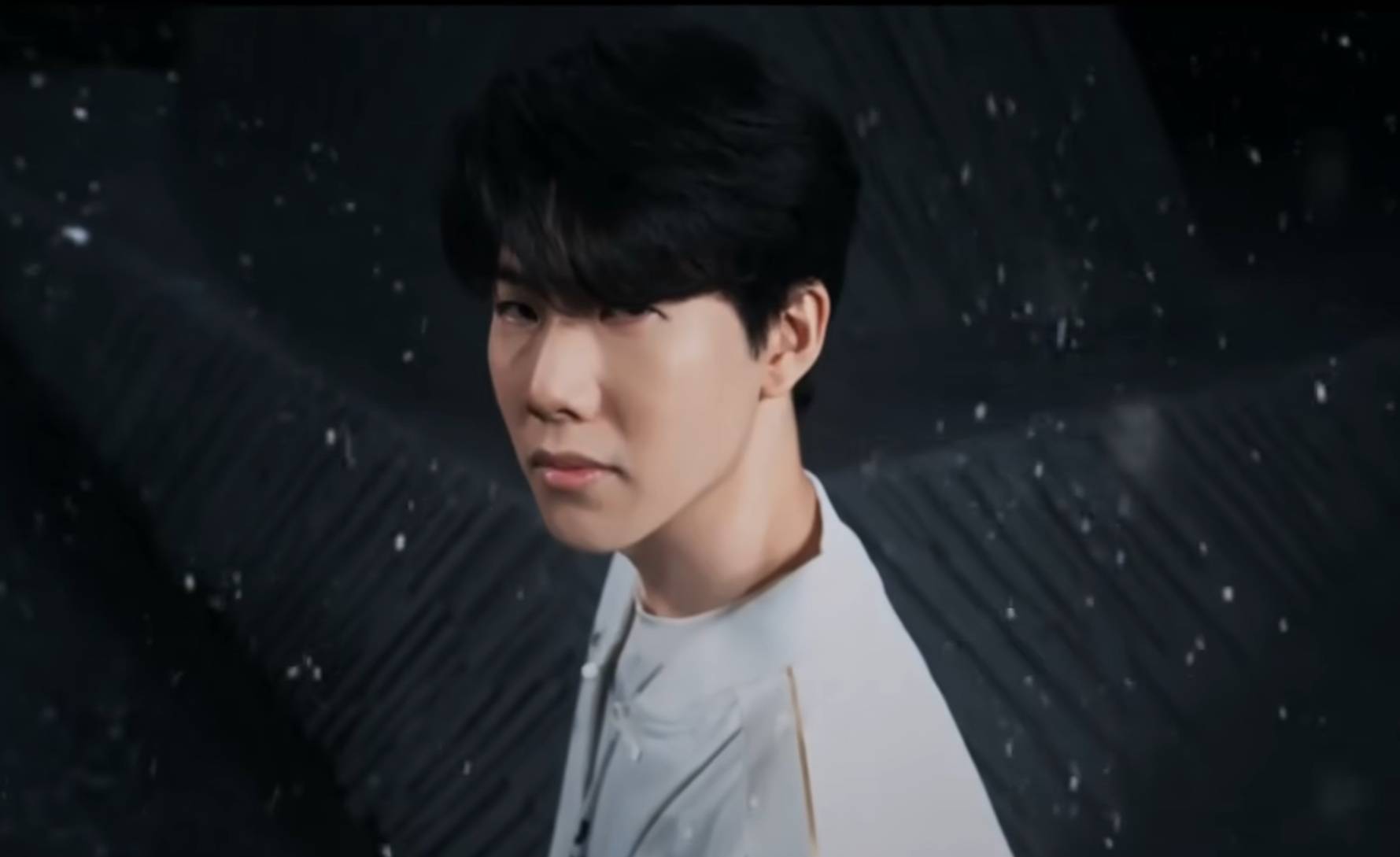 Rookie巅峰对决，TheShy与50激战巴塞罗那分钟，回归赛场胜负难料！