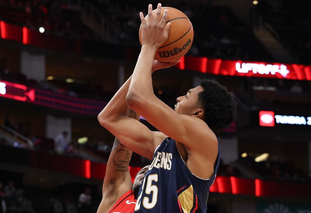 穆雷回归赛场，关键助攻首场状态亮眼，雄鹿观众沸腾！的简单介绍